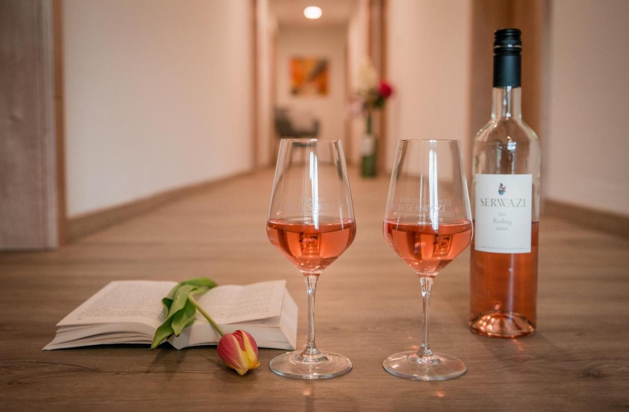 Weingut Erich Serwazi Mesenich Exteriör bild