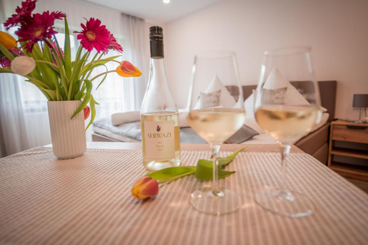 Weingut Erich Serwazi Mesenich Exteriör bild