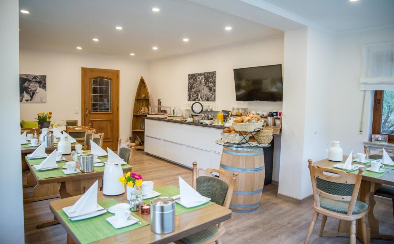 Weingut Erich Serwazi Mesenich Exteriör bild