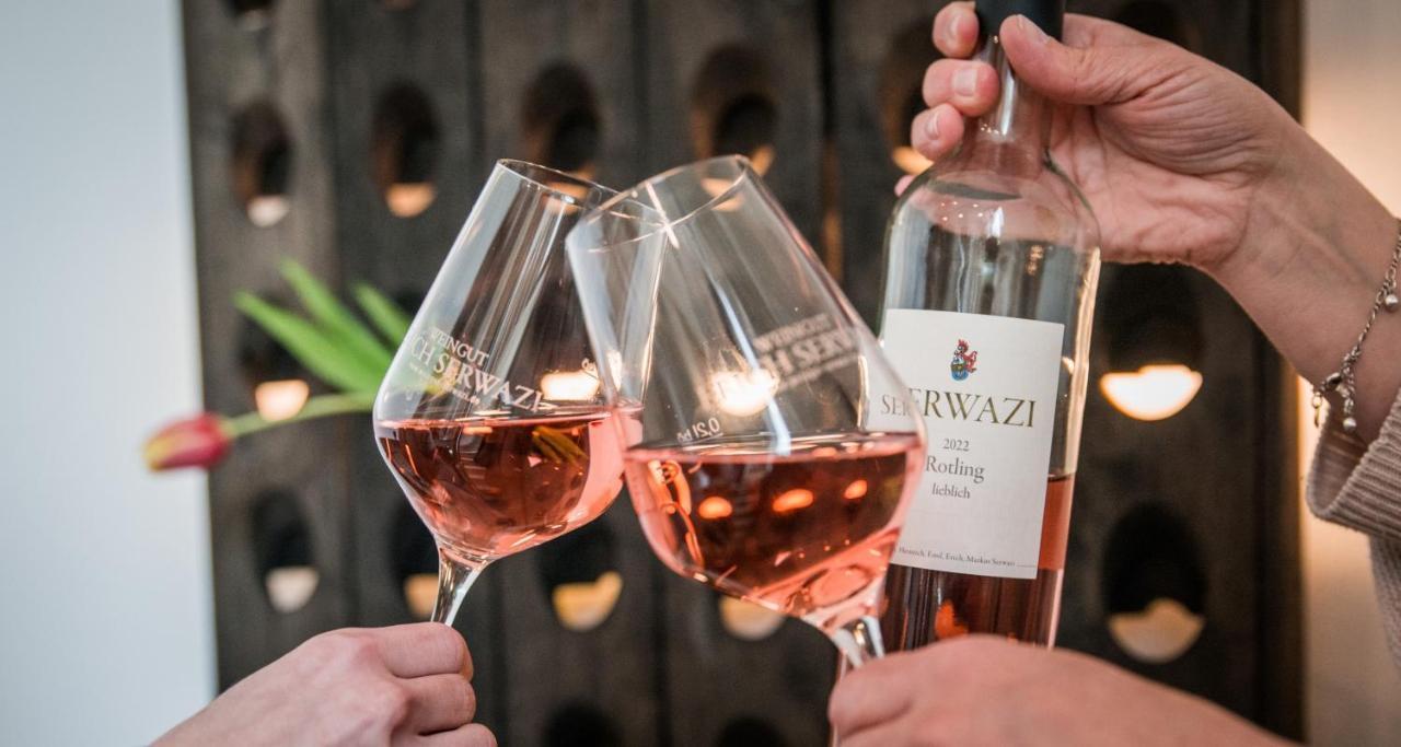Weingut Erich Serwazi Mesenich Exteriör bild