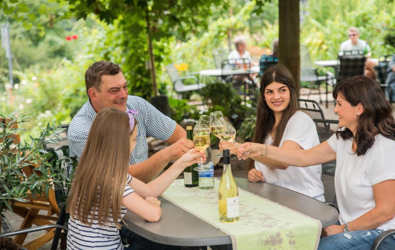 Weingut Erich Serwazi Mesenich Exteriör bild
