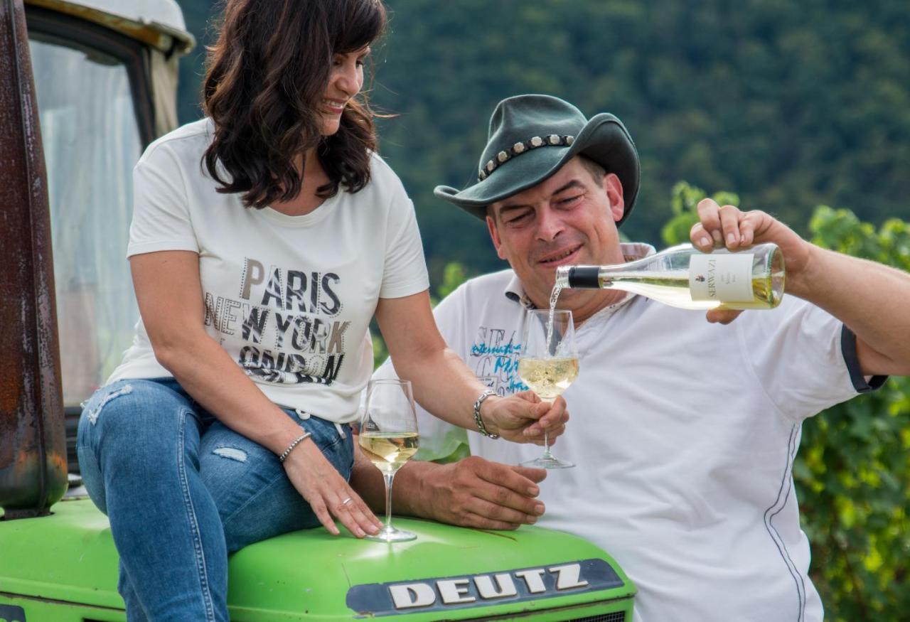 Weingut Erich Serwazi Mesenich Exteriör bild