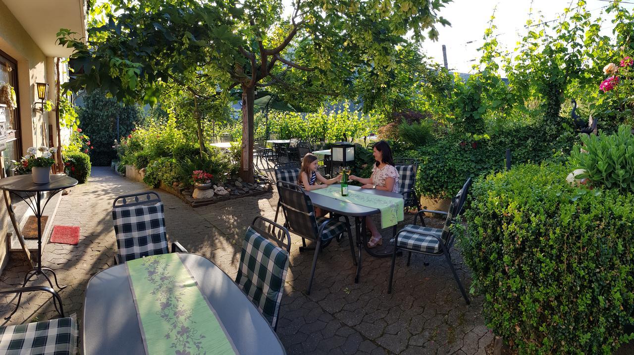 Weingut Erich Serwazi Mesenich Exteriör bild