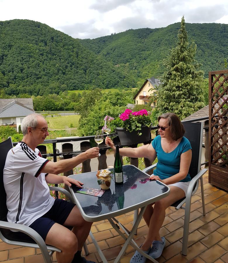 Weingut Erich Serwazi Mesenich Exteriör bild