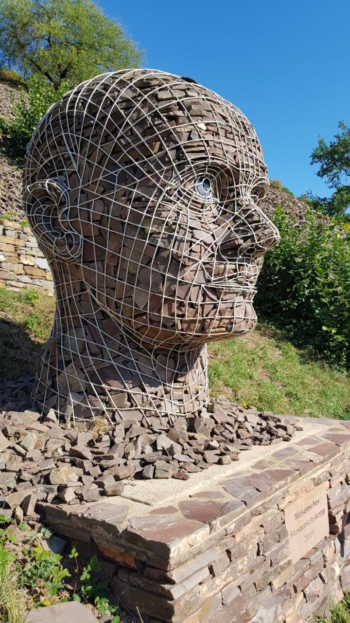 Weingut Erich Serwazi Mesenich Exteriör bild